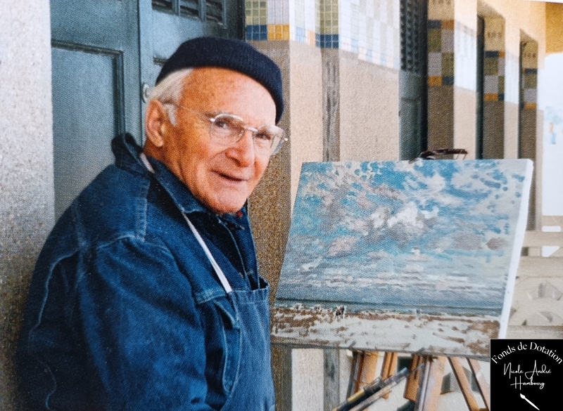 André Hambourg devant sa cabine à Deauville