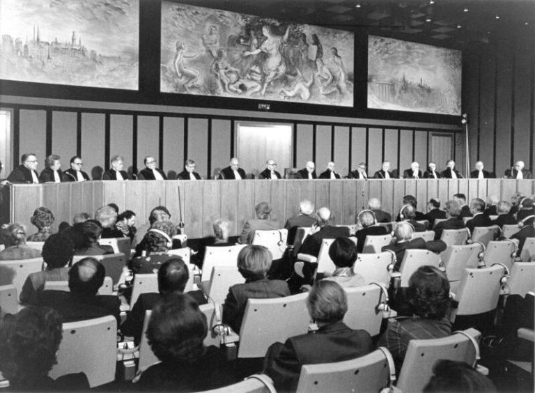 Emplacement initial de la décoration de la salle d'audience du palais de justice des communautés européennes au Luxembourg